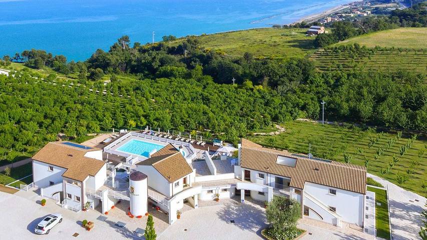 Appartamento per 6 persone, con idromassaggio e piscina nonché terrazza e giardino, con animali domestici in Pedaso