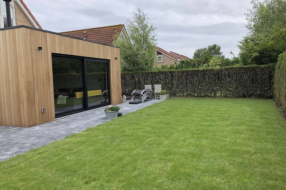 Renovated vacation home by the sea Breskens10 pers. child friendly, dog welcome. in Breskens, Zeeuwse Kust