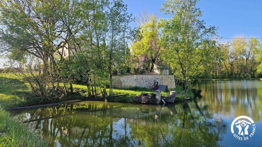 Gîte pour 6 personnes, avec Terrasse ainsi que Jardin et Piscine à Cestayrols