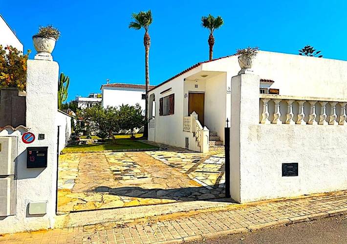 Chalet para 5 personas, con jardín además de vistas y piscina, Familias con niños en Provincia de Castellón - 2