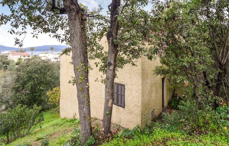 Ferienhaus für 6 Personen, mit Terrasse und Pool - 1