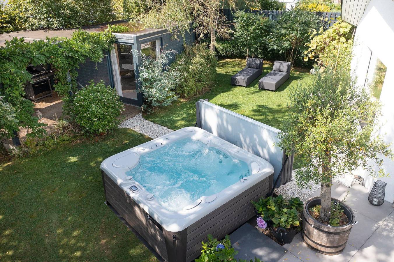 Ferienhaus Oak Tree, modernes Eifel-Chalet mit Sauna und Whirlpool, umgeben von wunderschöner Natur in Nachtsheim, Osteifel