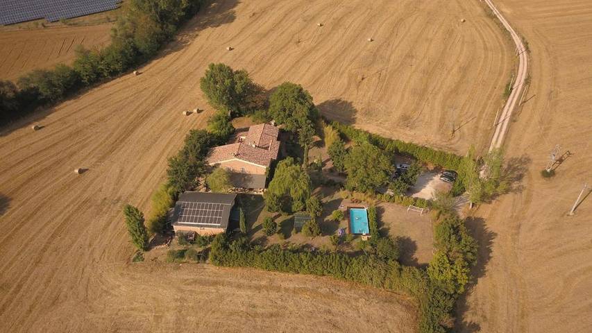 Agriturismo per 2 persone, con Terrazza e Giardino nonché Piscina e Panorama a Marsciano