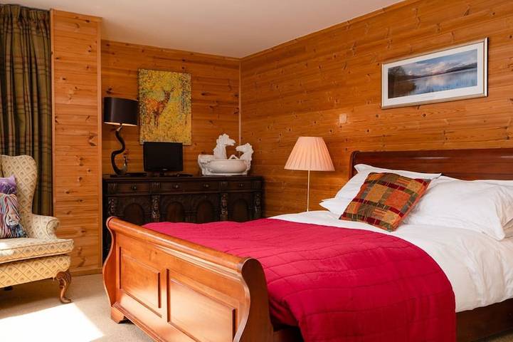 Pine Ridge Lodge -  a lodge that sleeps 8 guests  in 4 bedrooms in Boat of Garten, Highlands