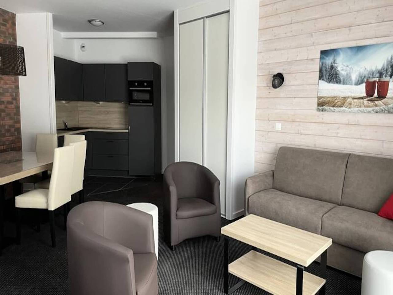 Entire apartment, Apartment near slopes with pool access in Gourette, Eaux-Bonnes