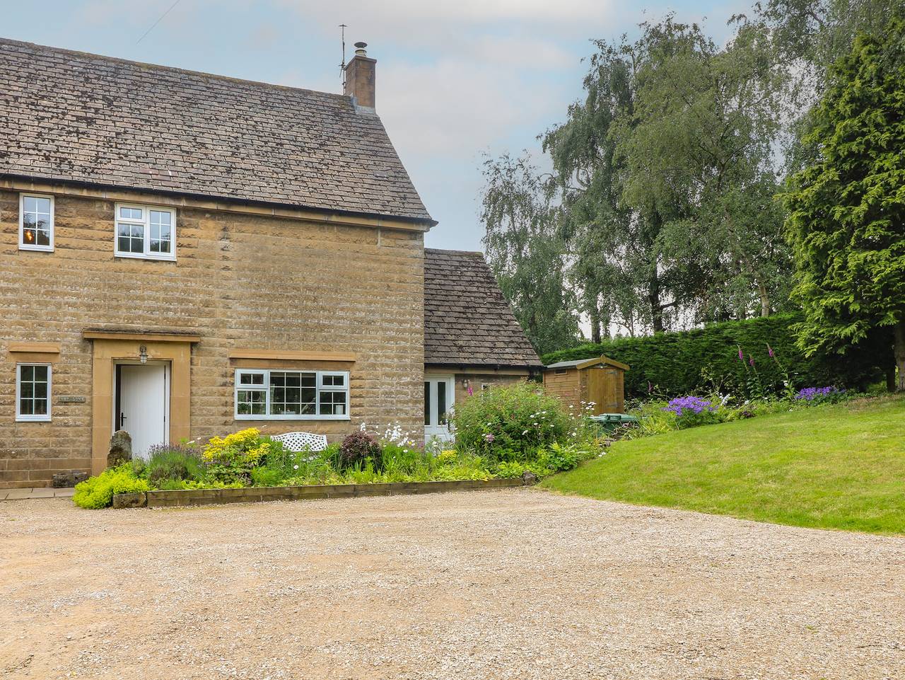 Ivet Lowe in Hopton (Derbyshire), Derbyshire