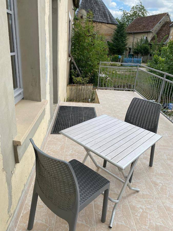 Location de vacances pour 6 personnes, avec terrasse et vue, animaux acceptés à Dampierre-sous-Bouhy - 4