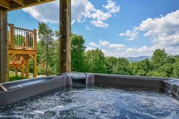Vacation Rental for 11 Guests in Lac-Supérieur, Quebec, Picture 2