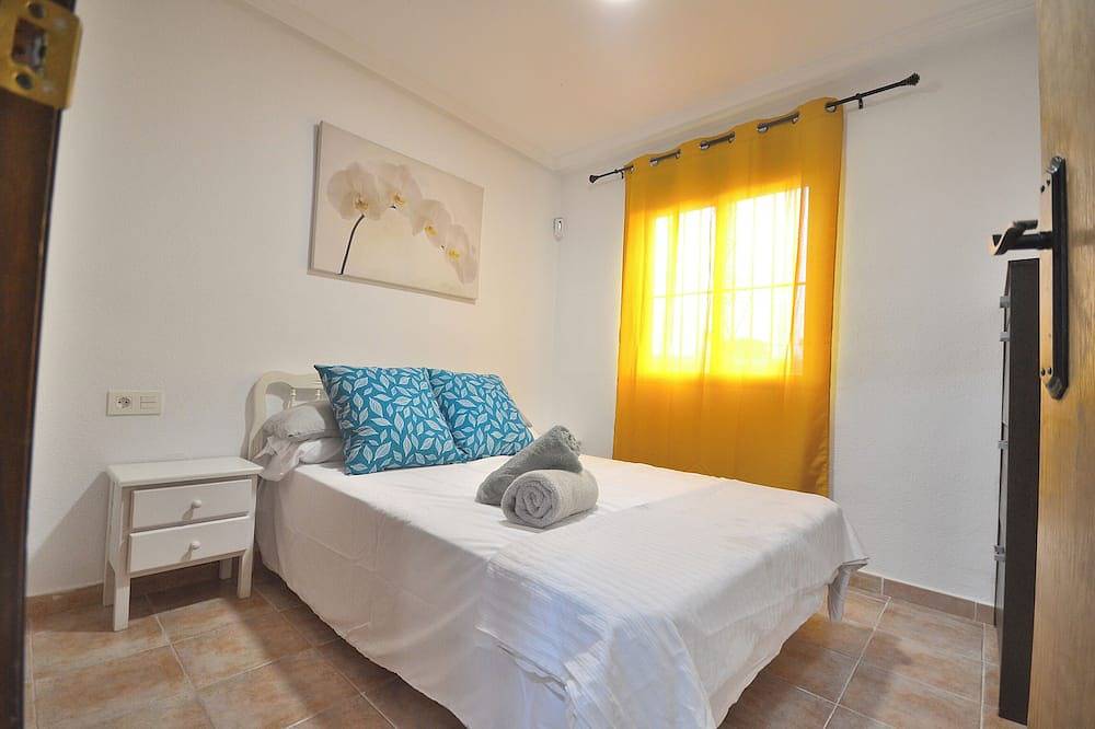 Pleasant townhouse with swimming pool, hydro-massage showers in Mutxamel, Costa Blanca
