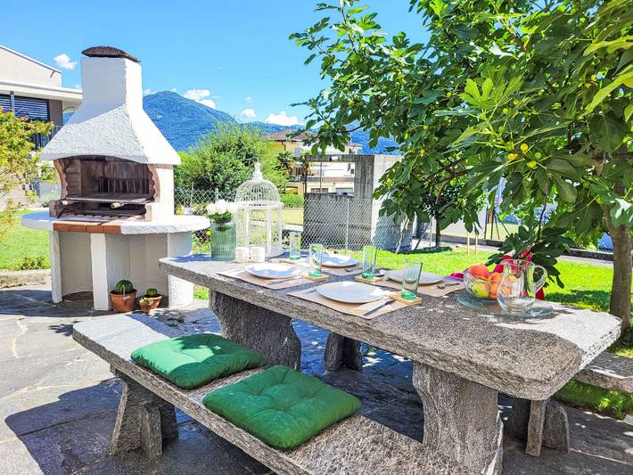 Ferienwohnung für 2 Personen, mit Ausblick und Terrasse sowie Garten, mit Haustier in Gordola