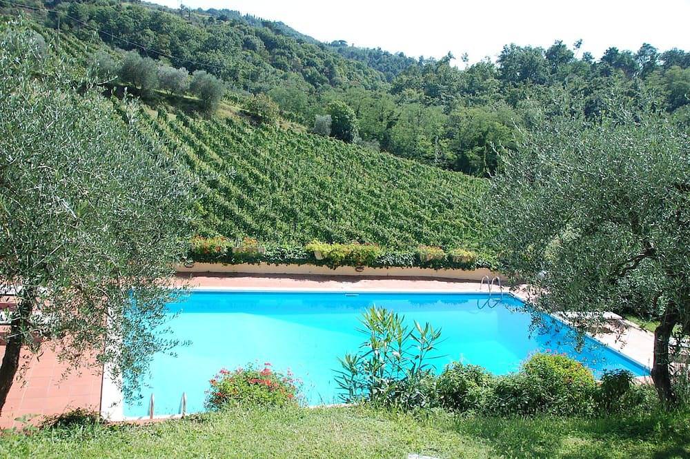 17th Century Tuscan Estate near Florence. Vineyard, Panoramic Pool and Privacy in Lastra a Signa, Provincia di Prato