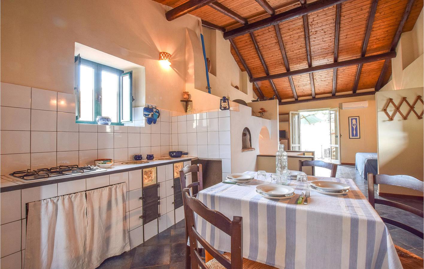 Appartement de vacances entier, Appartement en bord de mer avec climatisation et terrasse in Sant'Agata di Militello, Province de Messina