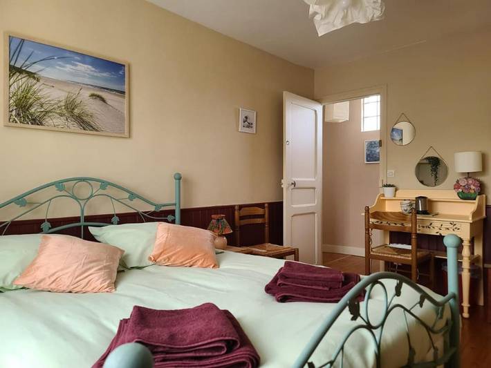 Chambre d’hôte pour 3 personnes, avec terrasse ainsi que jardin et vue