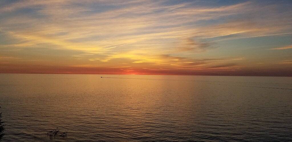 Ganze Wohnung, Familienspaß und schöne Aussicht auf den Eriesee. Perfekte Luxuswohnung / Hallenbad in Geneva-on-the-Lake, Ashtabula County
