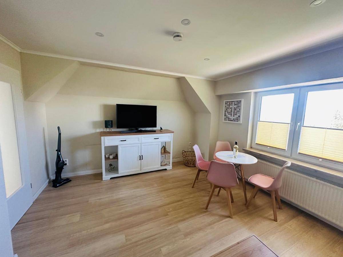 Ganze Wohnung, One-Bedroom Apartment in Markgrafenheide, Rostock