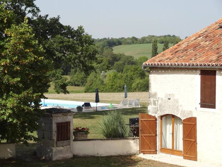 Location de vacances pour 8 personnes, avec vue ainsi que piscine et jardin à Verteillac - 3