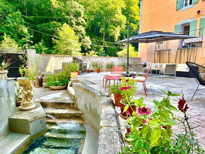 Chambre d’hôte pour 2 personnes, avec Terrasse et Jacuzzi ainsi que Jardin et Piscine