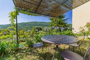 Gîte pour 6 personnes, avec vue et jardin à Le Bar-sur-Loup