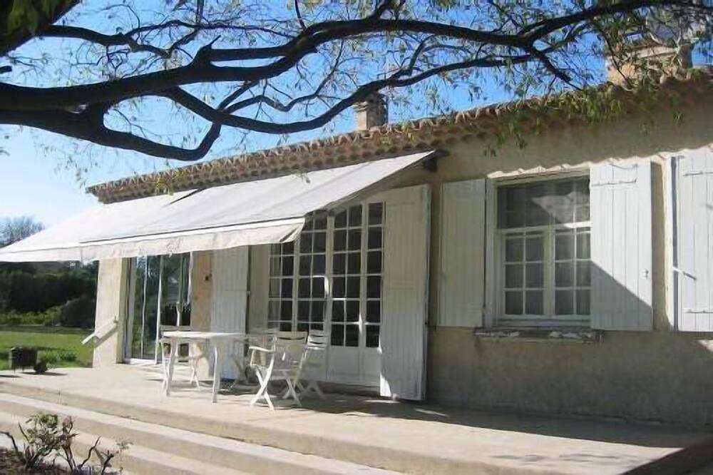 Landhaus mit Blick auf den Luberon und das Dorf Oppède Alt in Oppède, Regionaler Naturpark Luberon