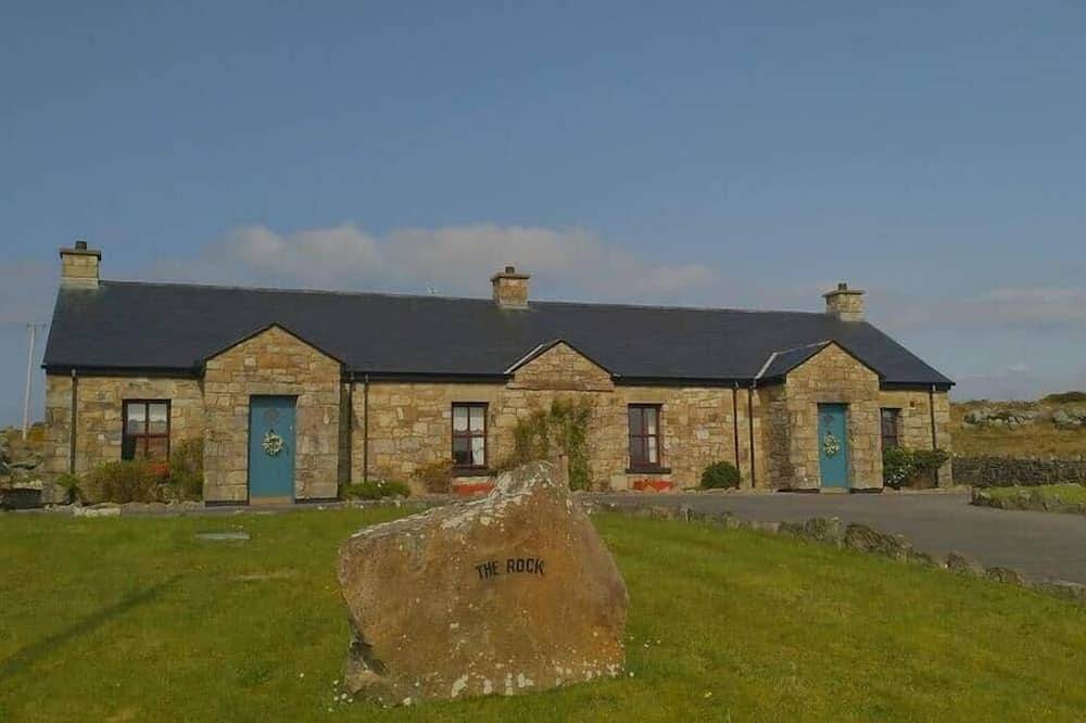 The Moor: Creevy Cottages in Donegal, County Donegal