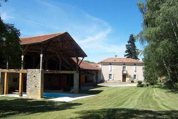 Gîte pour 10 personnes, avec jardin à Ganties