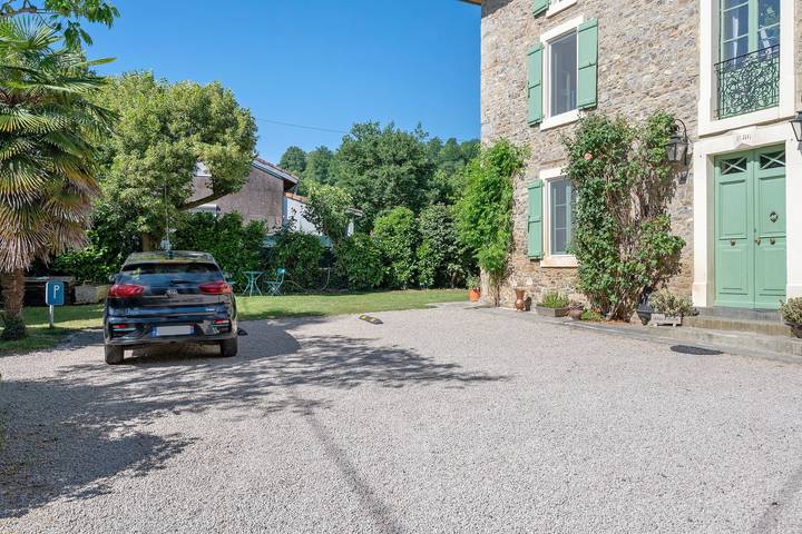 Baladous Guest Room – Arbas with Shared Terrace, Wi-Fi, and Air Conditioning in Montgaillard-de-Salies, Haute-Garonne