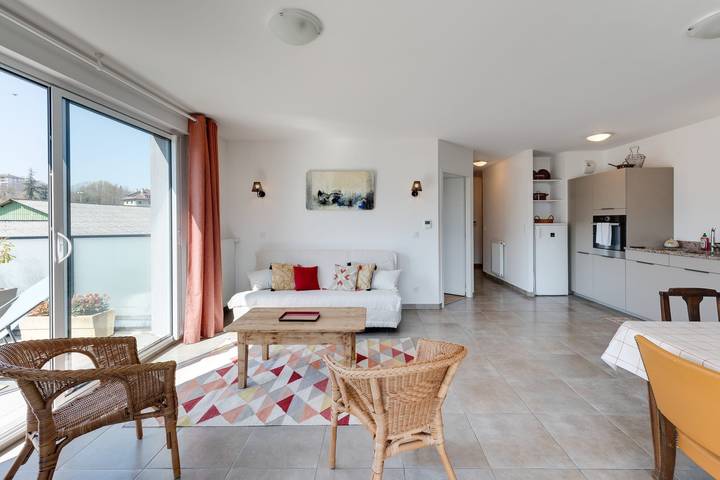 Entire apartment, Origami - T3 new & cozy 2 steps from the center of Annecy with Wifi & 🅿️ in Cran-Gevrier, Annecy (commune)