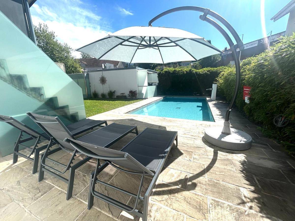 Gästehaus Sommertal, eigener Parkplatz, Pool, 800m zum Bodensee in Meersburg, Region Bodensee-Oberschwaben