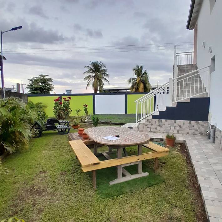 Gîte pour 2 personnes, avec piscine et balcon à Les Abymes - 3