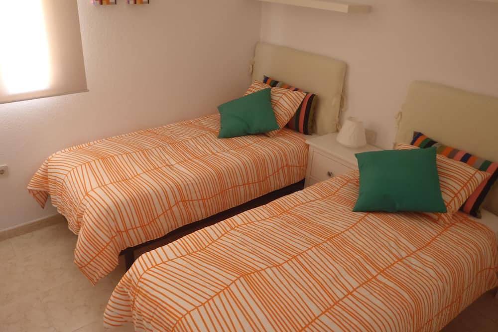 Apartamento entero, Amplio, gran terraza, soleado, Wlan free, vistas al mar, a 250 m. de la playa in Playa Morro Jable, Pájara
