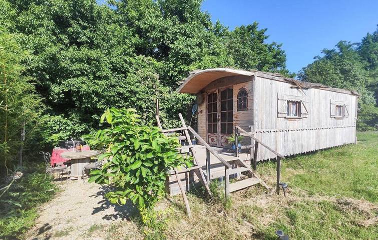 Camping pour 2 personnes, avec Jacuzzi ainsi que Jardin et Piscine