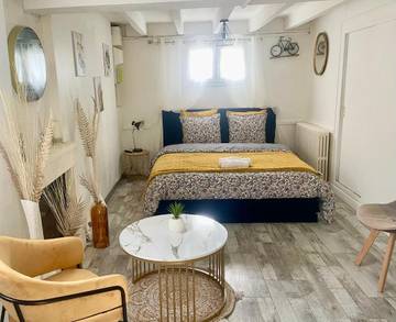 Gîte pour 2 personnes, avec jardin et terrasse à Gond-Pontouvre