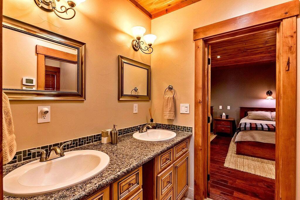 Luxus Tahoe / Donner Home w / Berge, Sauna & Whirlpool! - 6 Bed / 4. 5 Bad in Truckee, Donner Lake