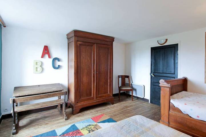 Location de vacances pour 9 personnes, avec jardin et piscine ainsi que terrasse et jacuzzi à Saint-Sulpice-les-Feuilles - 3