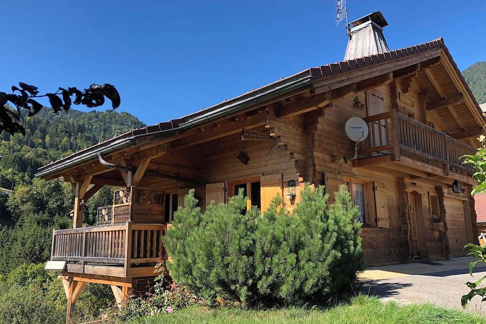La Chevrière, beautiful log chalet, panoramic view, near Megève in Flumet, Albertville region