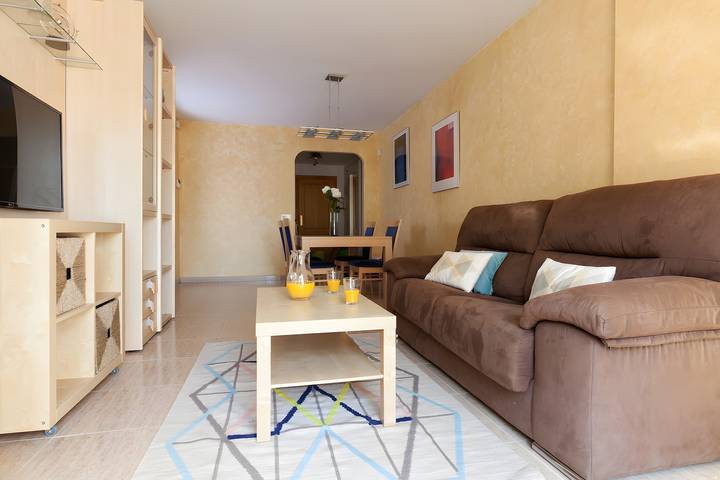 Apartamento entero, Apartamento 'Jardines De Playa Gandia' con piscina compartida, Wi-Fi y aire acondicionado. in Playa de Gandía, Costa de Valencia