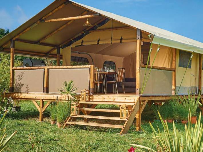 Camping pour 5 personnes, avec piscine et terrasse, animaux acceptés