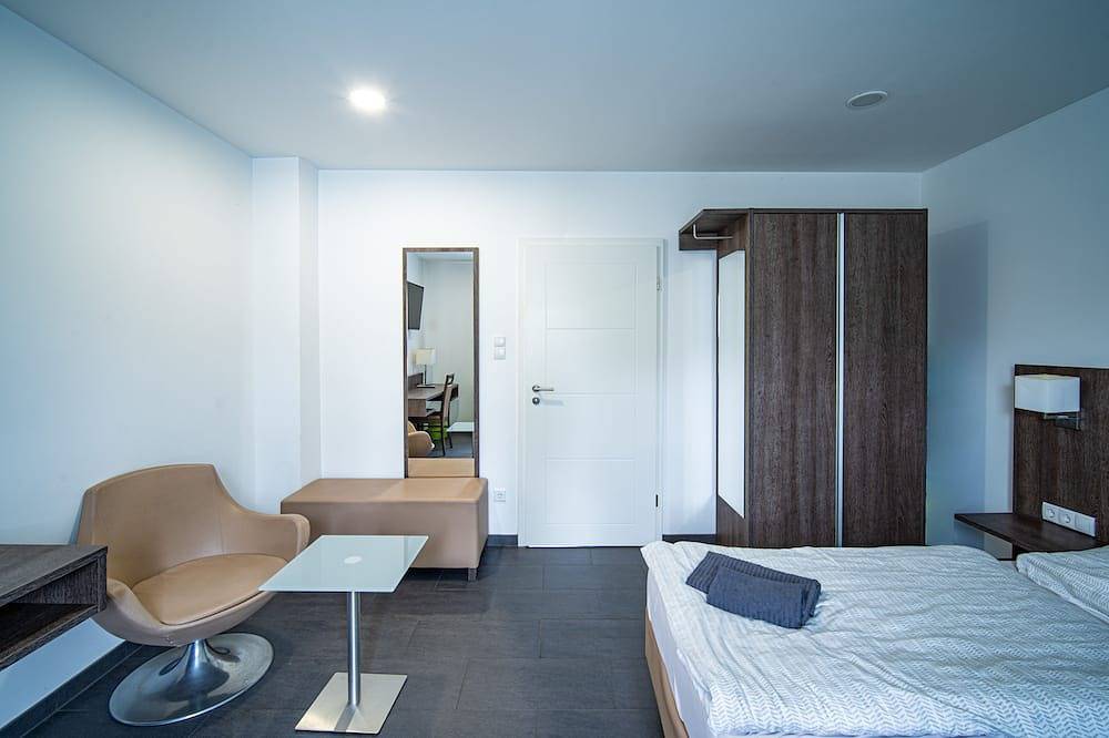 Ganze Wohnung, Spacious, Comfortable Apartments in a Quiet Setting Near Cologne in Pulheim, Rhein-Erft-Kreis