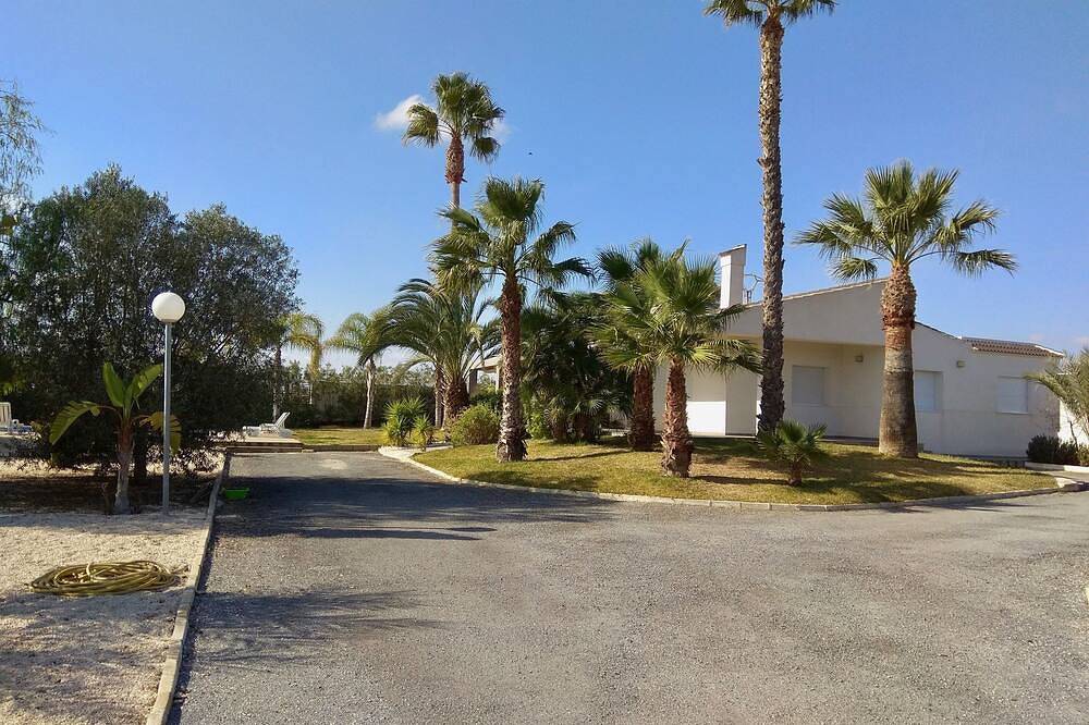Villa in the countryside for 8 people with private pool near the sea in Elche, Costa Blanca