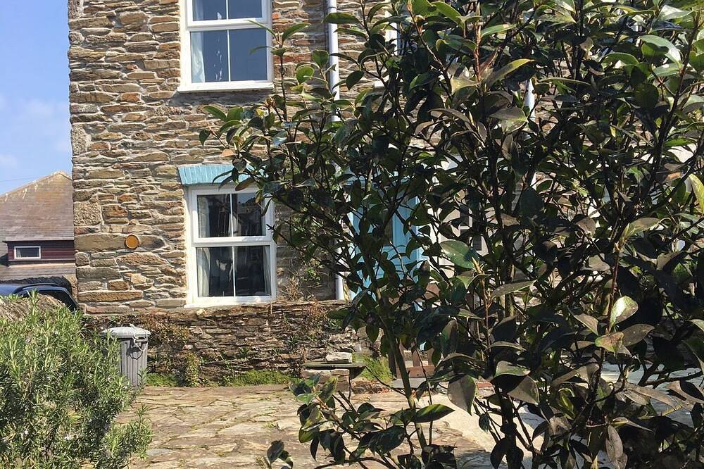 Fisherman's Cottage in the heart of Polruan - With Wifi & Parking in Polperro, Polruan
