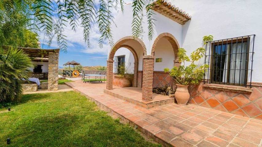 Casa de vacaciones para 9 personas, con jardín además de vistas y piscina, Se admiten mascotas en Antequera - 3