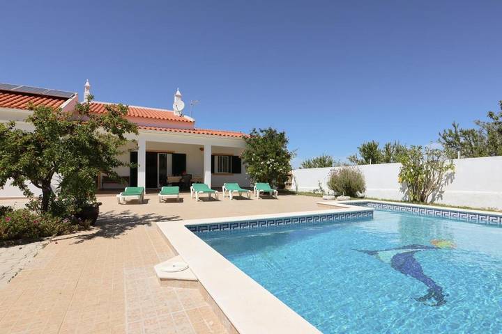 Casa de férias para 7 pessoas, com Varanda e Jardim e ainda Piscina and Vista em Tunes