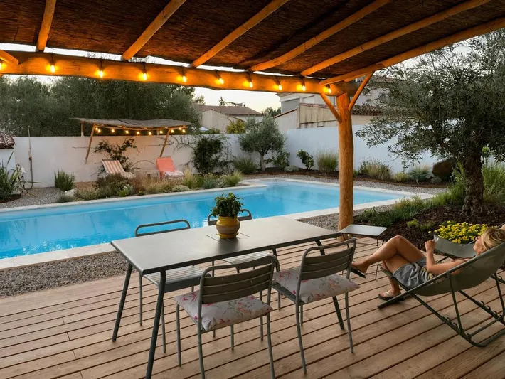 Alojamiento y desayuno para 2 personas, con vistas y jardín además de terraza y piscina - 1