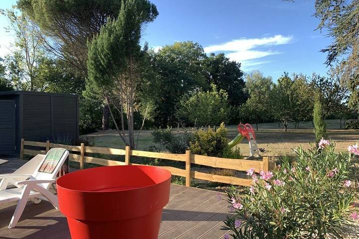 Appartement de vacances pour 4 personnes, avec jardin et piscine, animaux acceptés