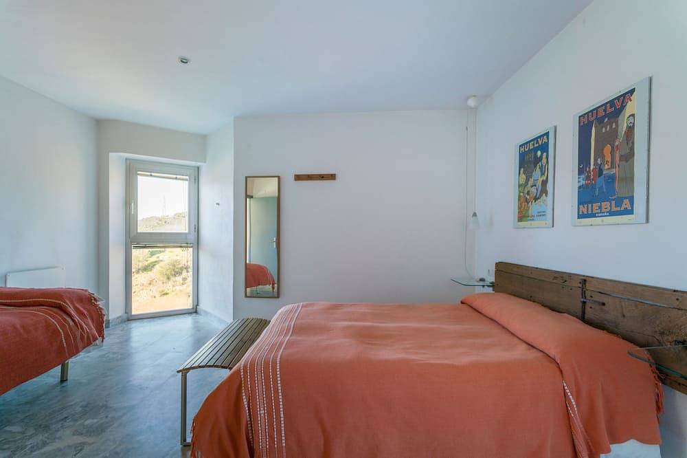 Entire apartment, Casa de las Latrinas Bajas, Baixo / bajo Guadiana in El Granado, Guadiana Valley Natural Park