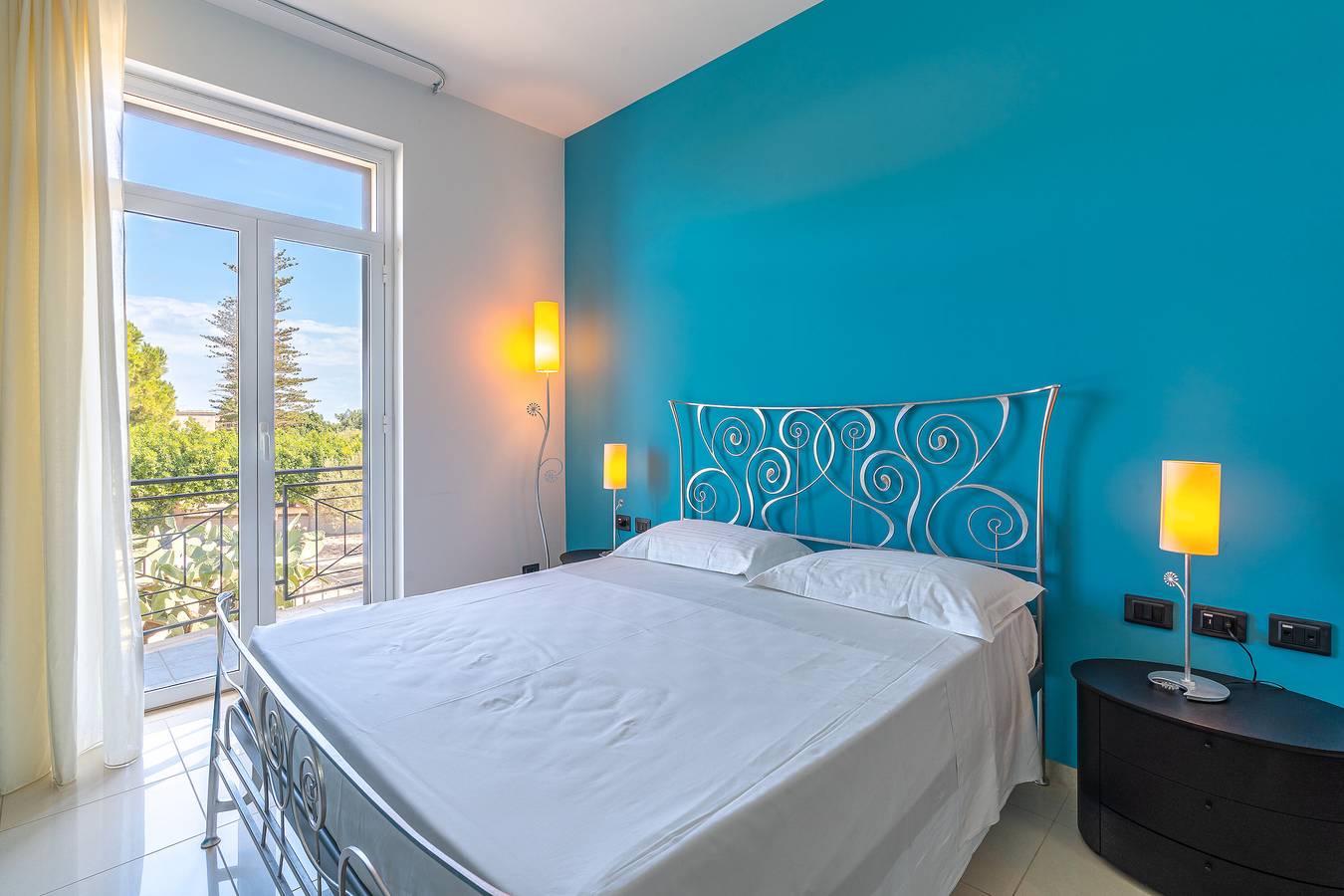 Camera 'Echoes - Tripla con Balcone' con Vista Mare, Wi-Fi e Aria Condizionata in Marzamemi, Pachino