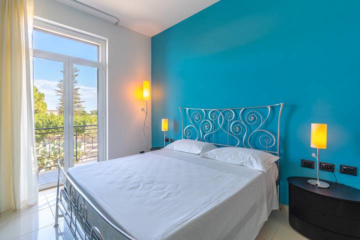 Stanza per 3 persone, con giardino e balcone - 1