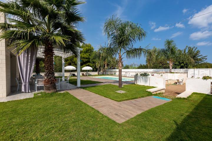 Location de vacances pour 6 personnes, avec Jardin et Piscine à Carovigno - 3