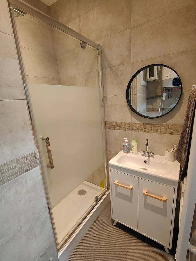 Appartement entier, One-Bedroom Apartment in Provins, Seine-et-Marne