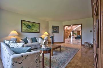 Villa pour 12 personnes, avec jacuzzi ainsi que jardin et sauna dans Canada